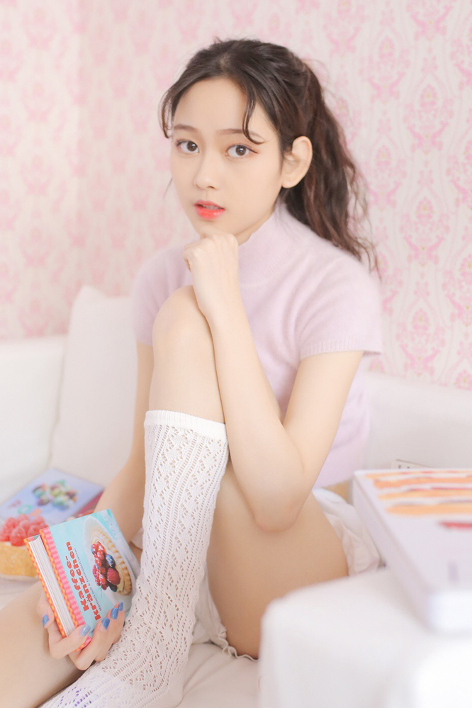 诱人白丝袜美女性感大胆私房撩人美腿写真图片 诱人白丝袜美女性感大胆私房撩人美腿写真图片