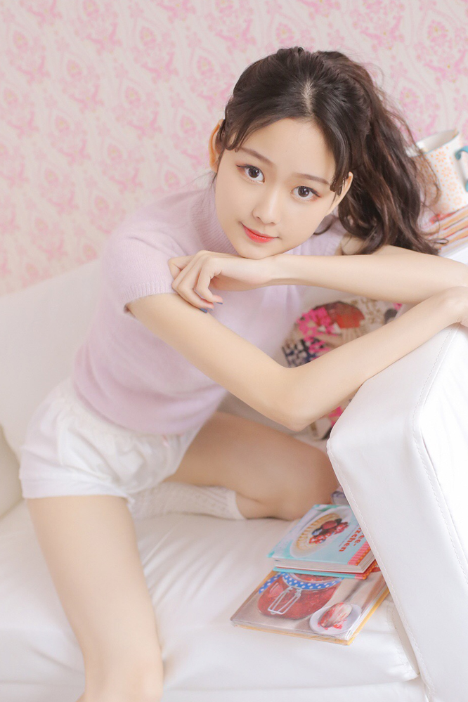 极品美女吊带短裤白丝袜诱惑写真图片 极品美女吊带短裤白丝袜诱惑写真图片