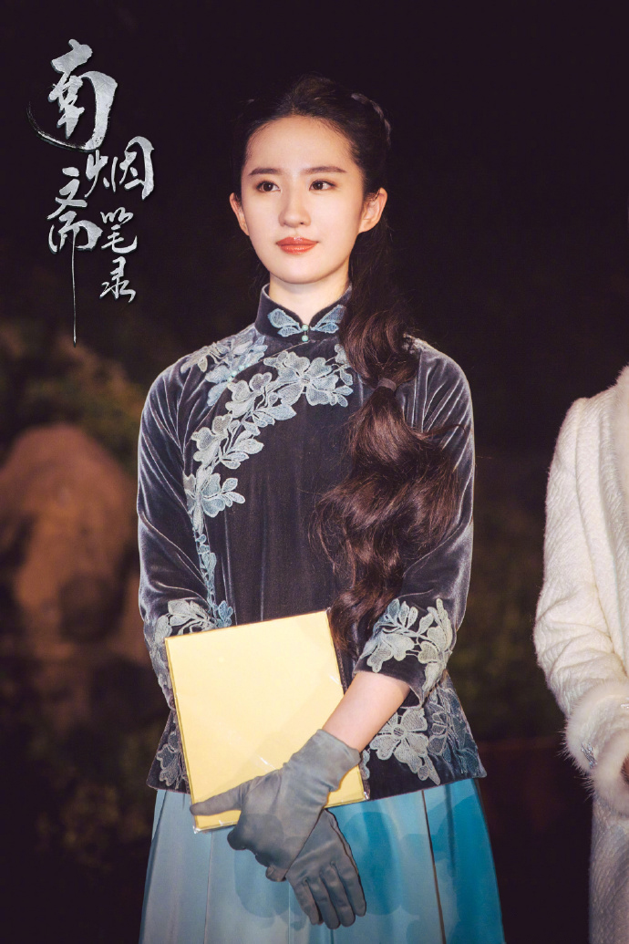 刘亦菲粉色毛衣甜美性感写真图片图片