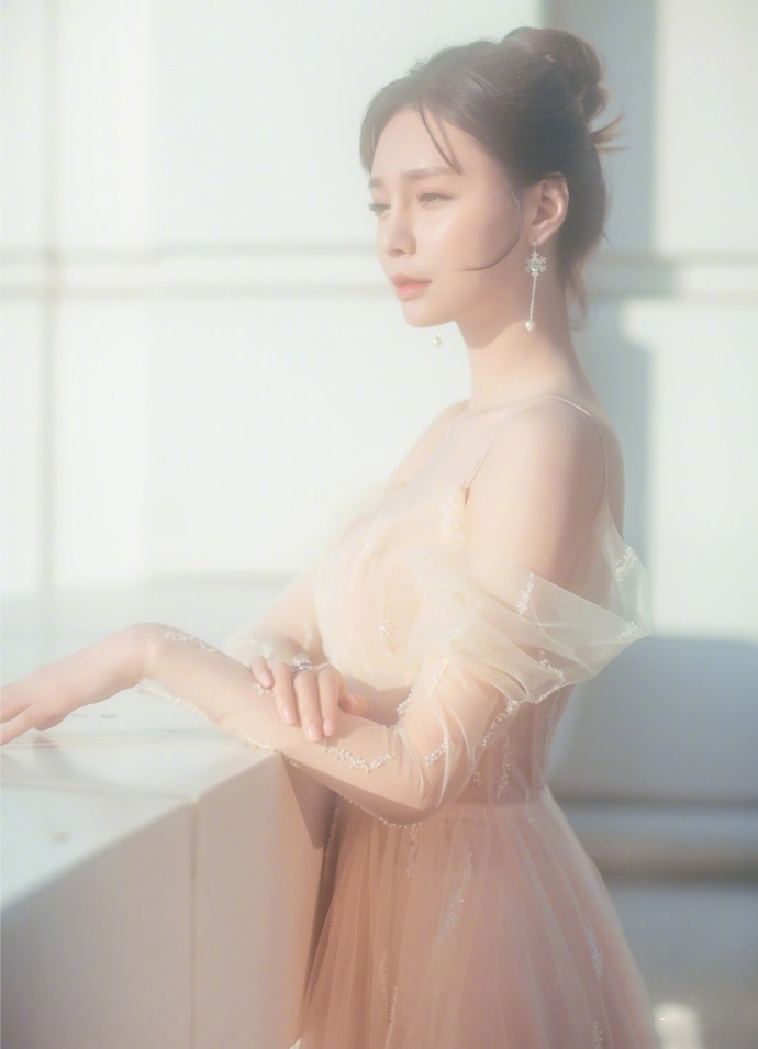 高清湖南省湘西吉首市美女沈梦辰性感甜美写真图片图片