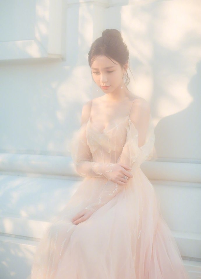 高清湖南省湘西吉首市美女沈梦辰性感甜美写真图片图片