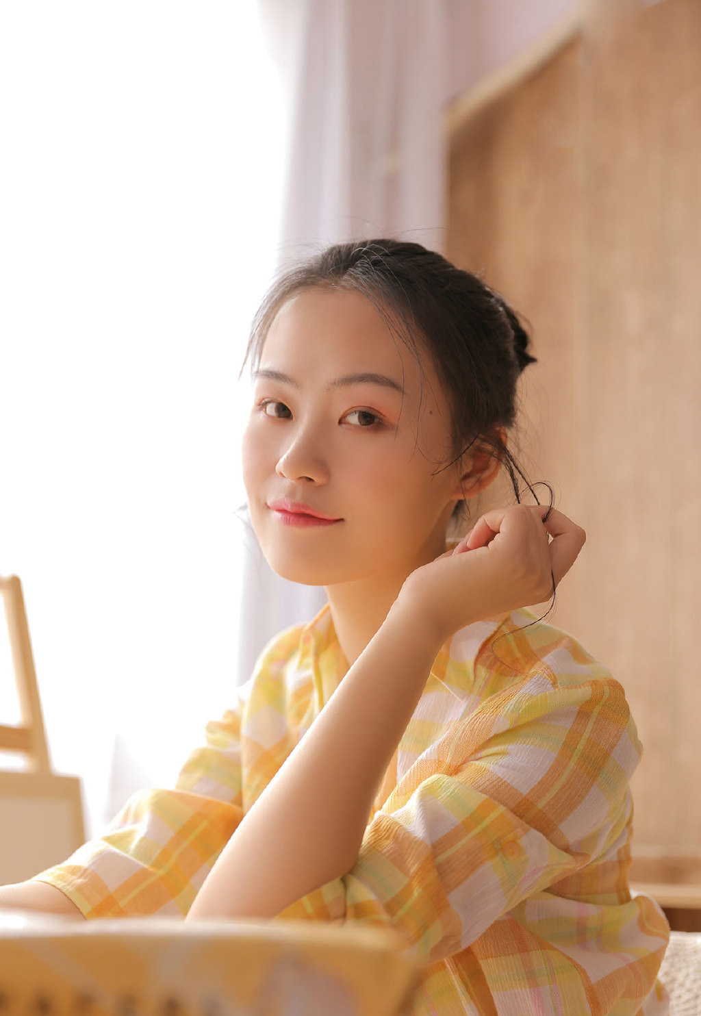 高清最流行女裤性感御姐美女吊带白丝美腿热裤惹火写真图片
