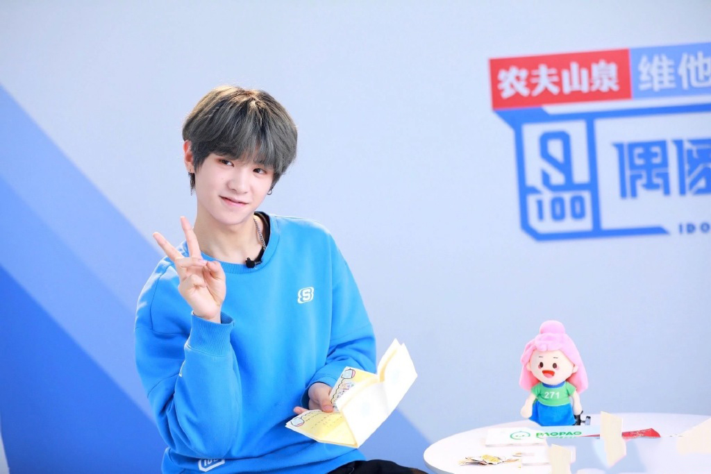 高清内地男星NINEPERCENT黄明昊帅气图片图片