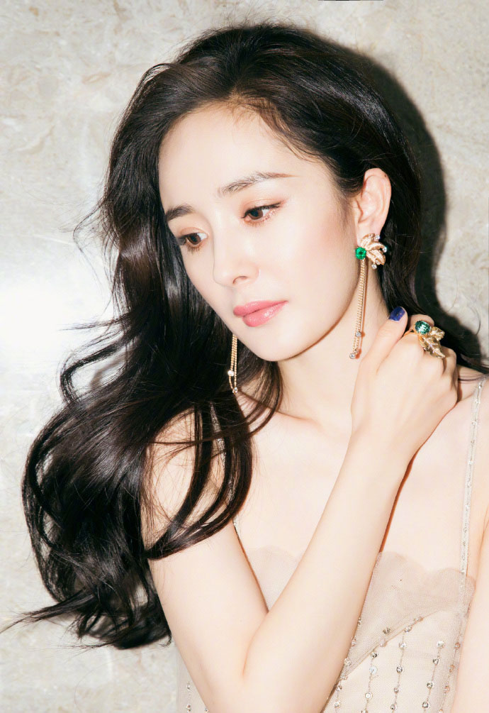 杨幂透视薄纱长裙妩媚性感写真图片图片 杨幂透视薄纱长裙妩媚性感写真图片图片
