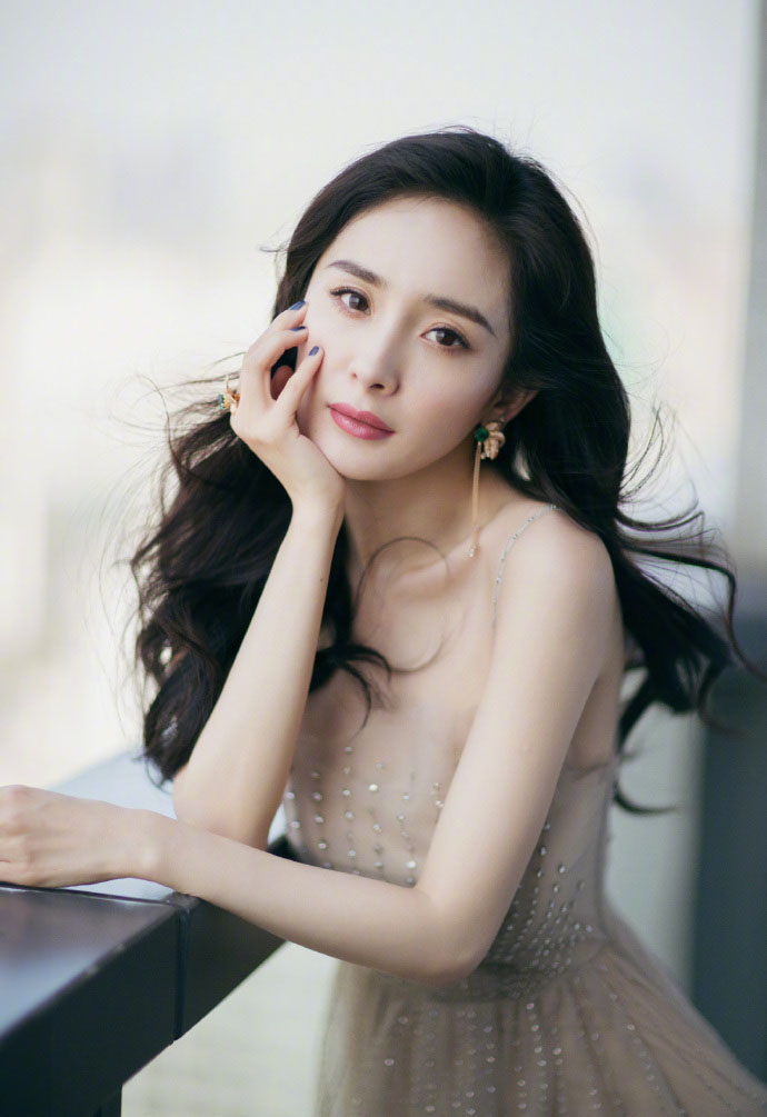 杨幂透视薄纱长裙妩媚性感写真图片图片