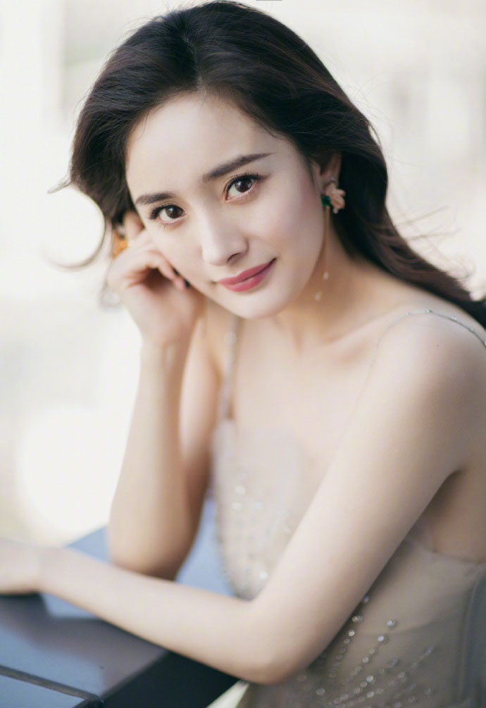 杨幂透视薄纱长裙妩媚性感写真图片图片