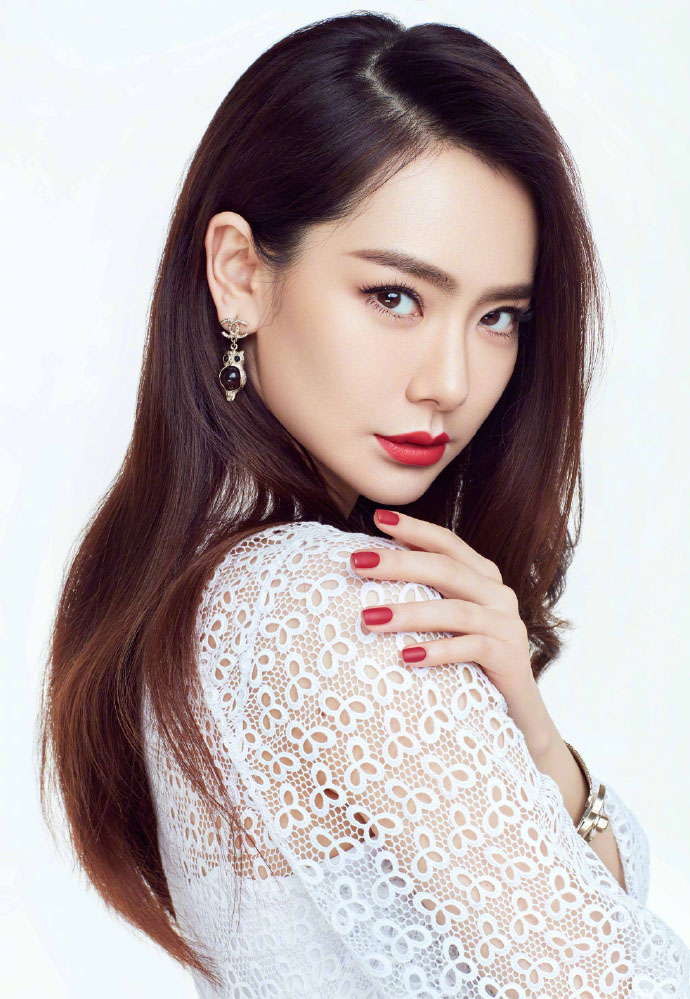戚薇小露香肩时尚潮流街拍写真图片  戚薇图片图片