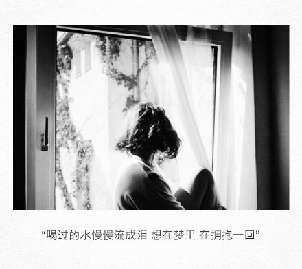 那英潮装现身机场 一路热聊心情好图片