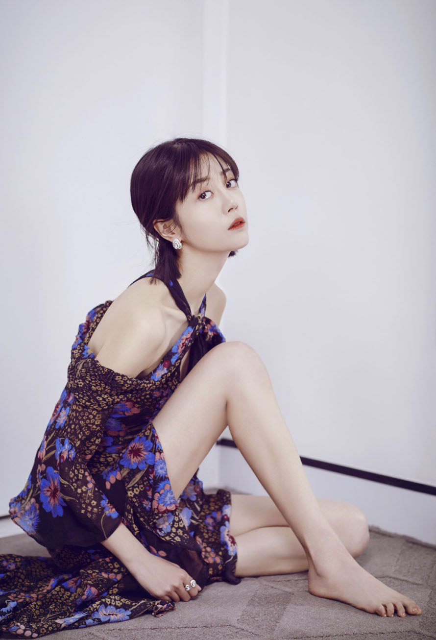 高清北京美女李溪芮超美时尚杂志封面大片图片