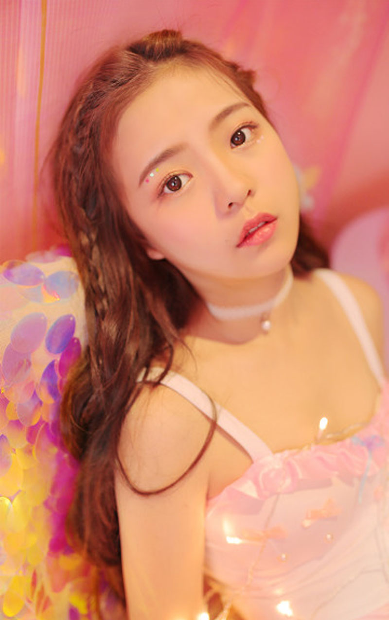 诱人白丝袜美女性感大胆私房撩人美腿写真图片