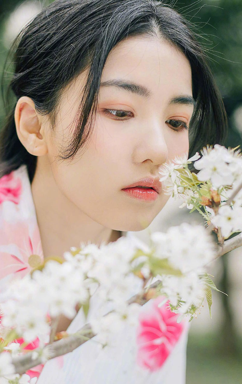 清新素雅和服美女唯美户外写真图片图片