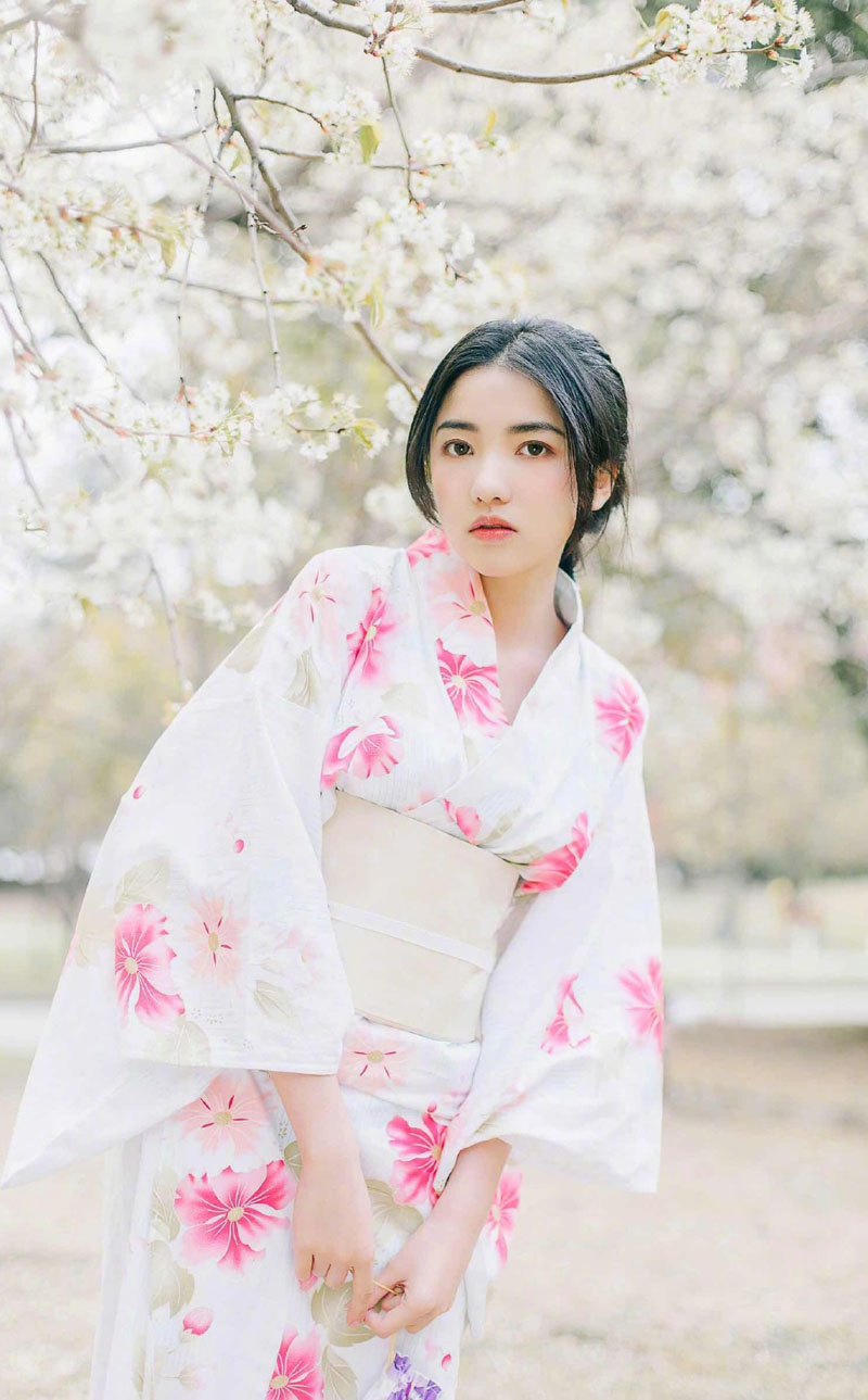 清新素雅和服美女唯美户外写真图片图片