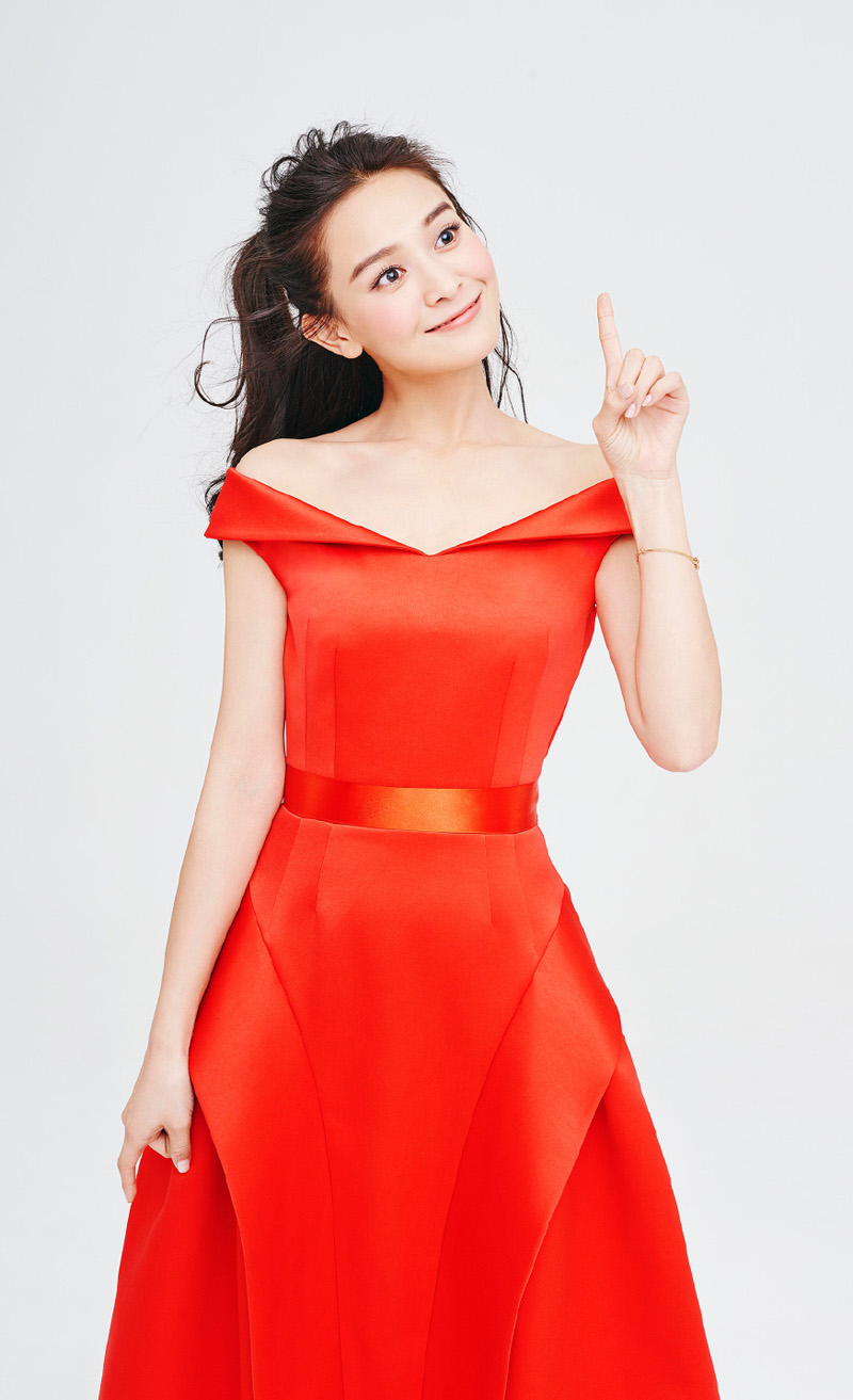 中国内地安徽女演员海铃一字肩礼服性感迷人写真图片图片 中国内地安徽女演员海铃一字肩礼服性感迷人写真图片图片