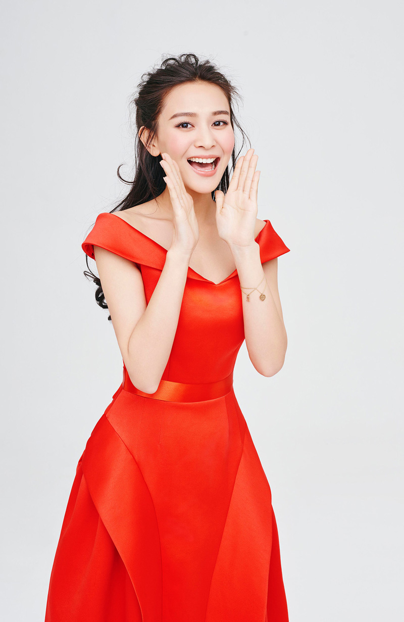 中国内地安徽女演员海铃一字肩礼服性感迷人写真图片图片 中国内地安徽女演员海铃一字肩礼服性感迷人写真图片图片