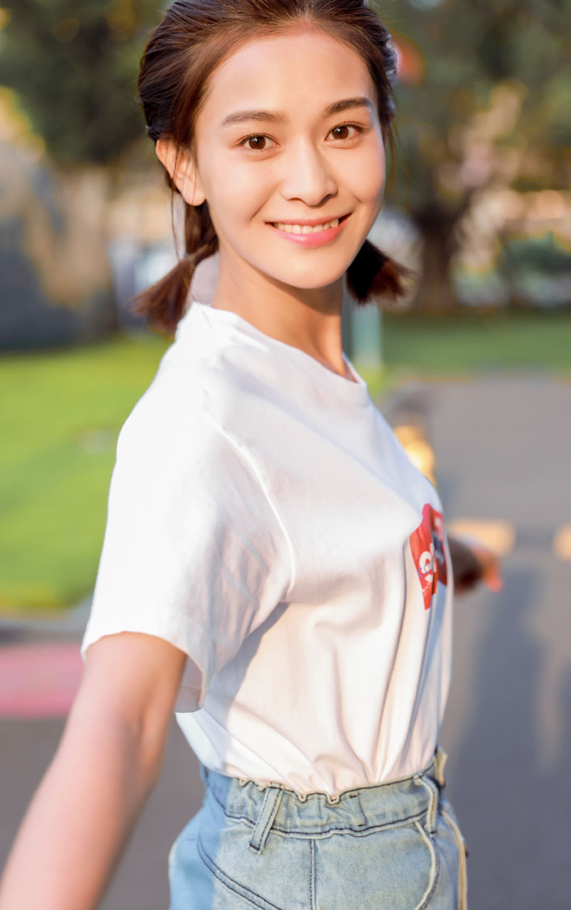 中国内地安徽女演员海铃清新甜美生活照图片图片
