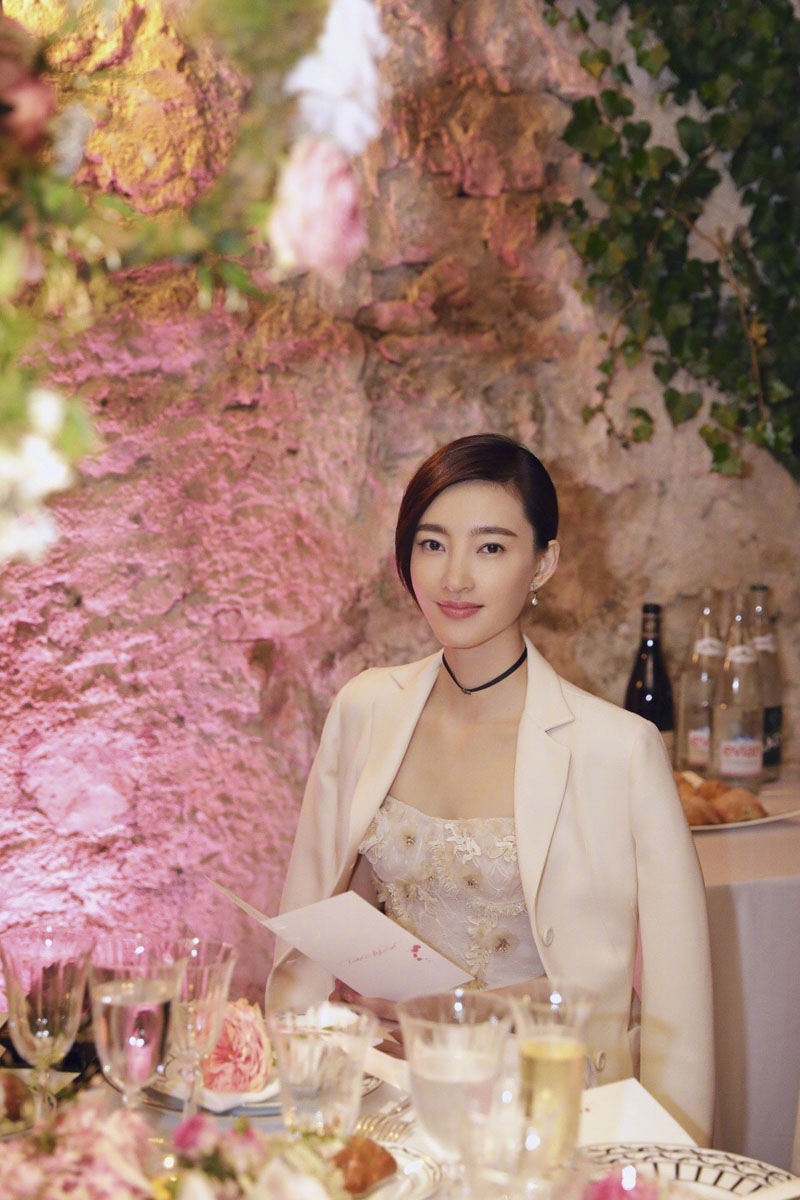 王丽坤优雅灵动活动照图片图片