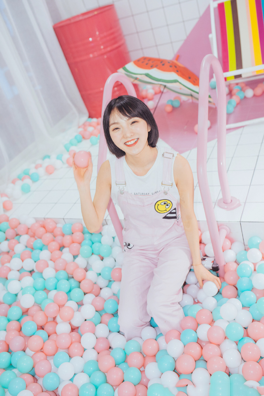 高清内陆美女星强东玥格纹裙优雅写真图片图片