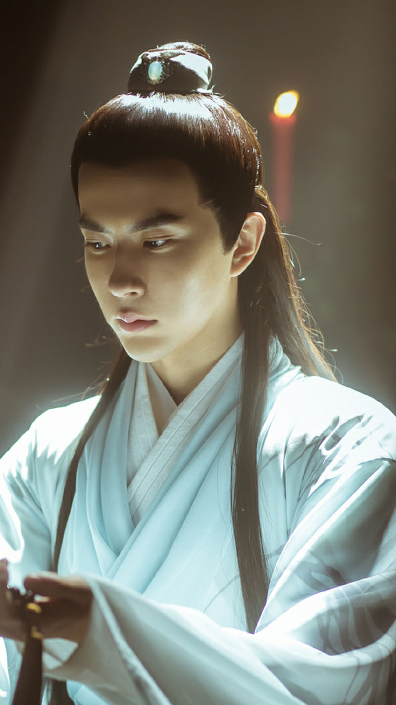高清新疆乌鲁木齐男明星于朦胧西装白鞋出席某活动现场写真图片图片