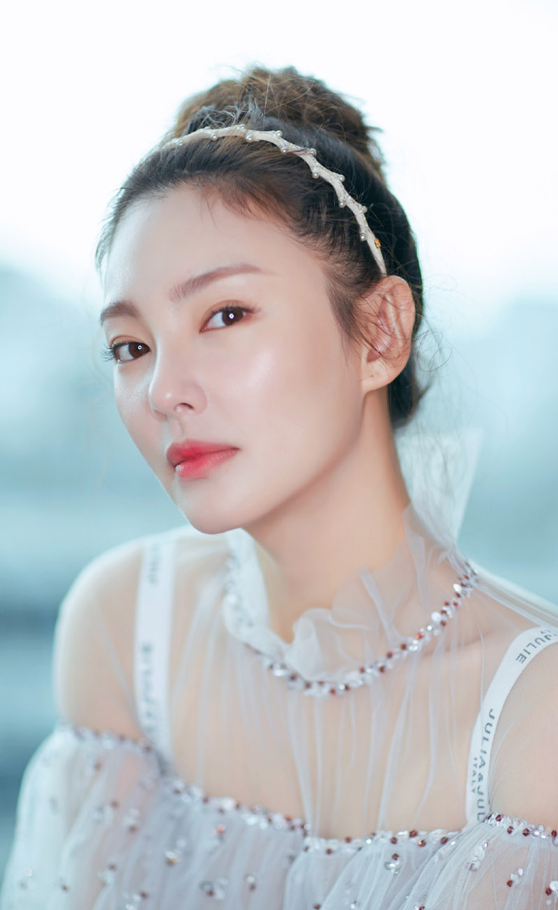 高清内地山东德州女演员性感熟女明星张雨绮写真图片下载图片