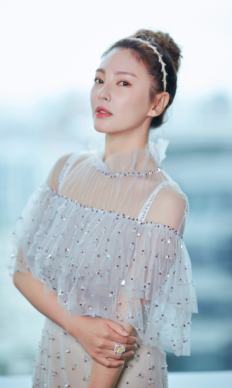 高清内地山东德州女演员性感熟女明星张雨绮写真图片下载图片
