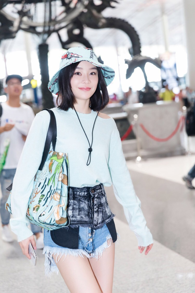 袁姗姗清爽活力机场照图片图片