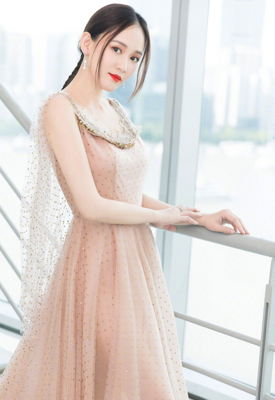 高清台湾省新竹县女演员陈乔恩性感百变写真桌面壁纸图片