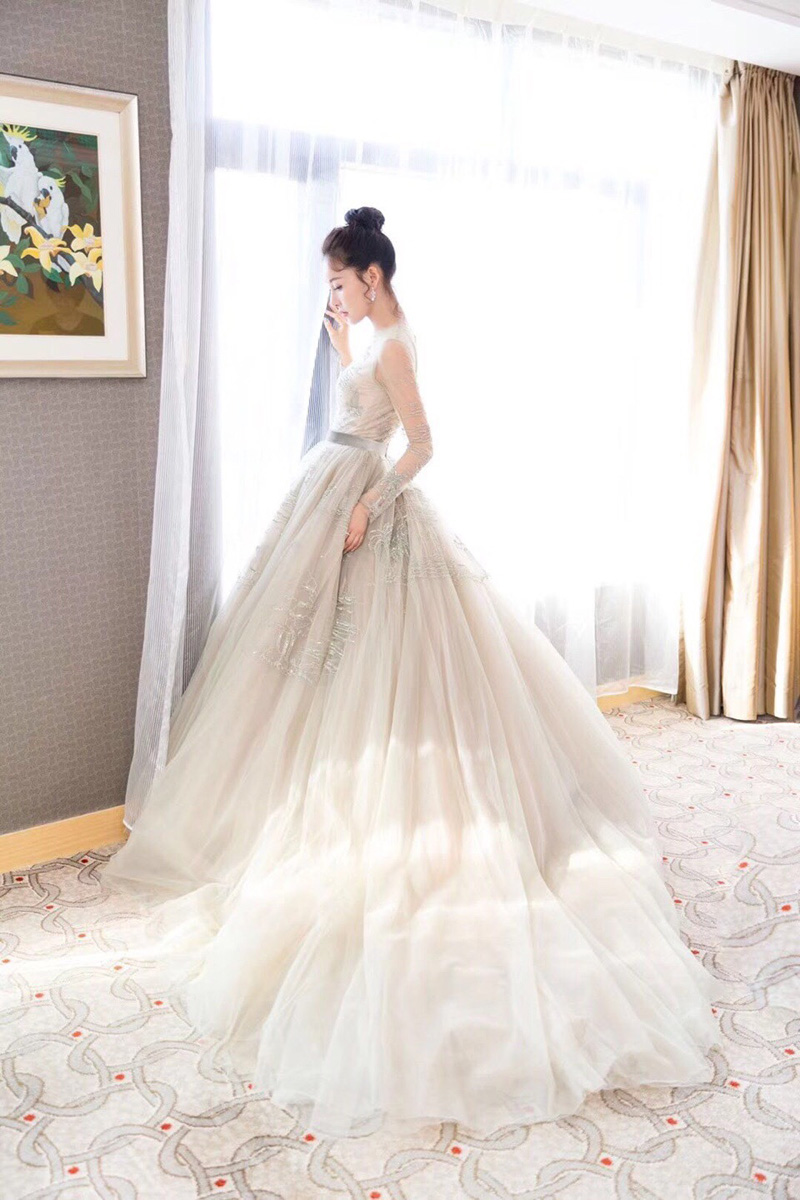中国内地陕西西安影视女演员歌手贾青高冷写真图片性感至极图片