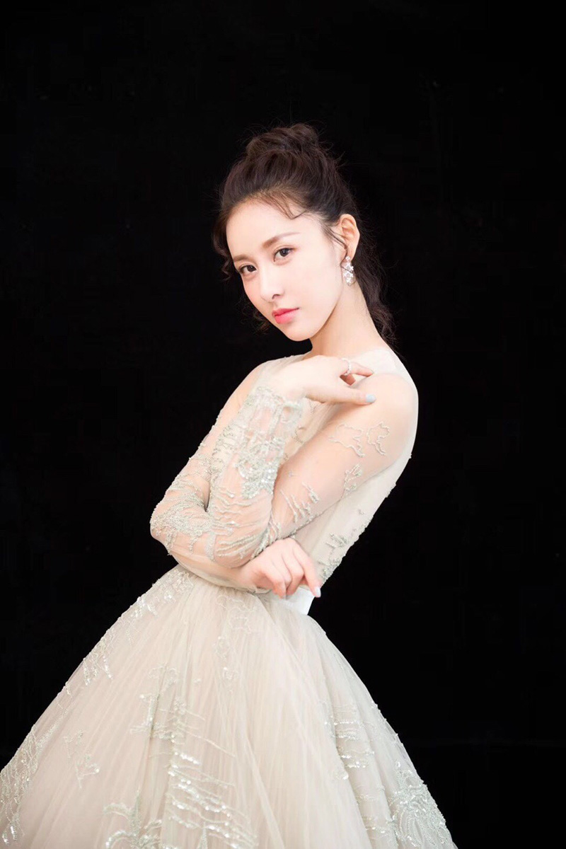 中国内地陕西西安影视女演员歌手贾青高冷写真图片性感至极图片