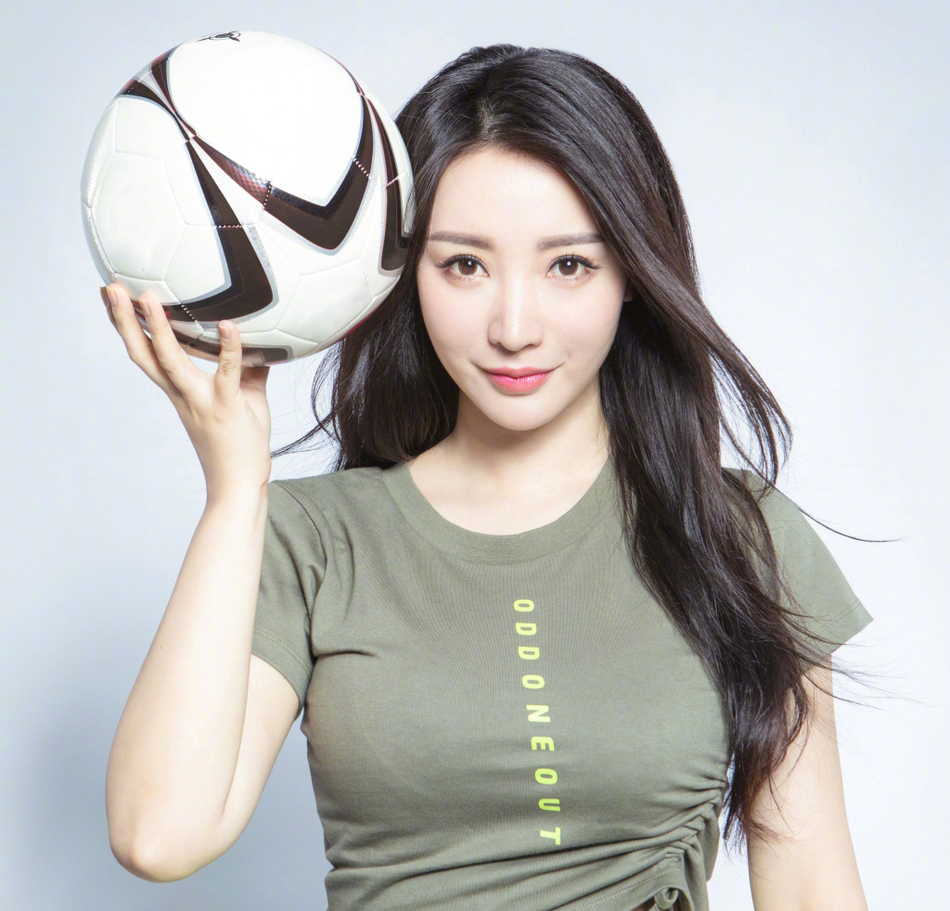 中国内地湖南衡阳女演员柳岩写真电脑桌面壁纸之网络美女图片