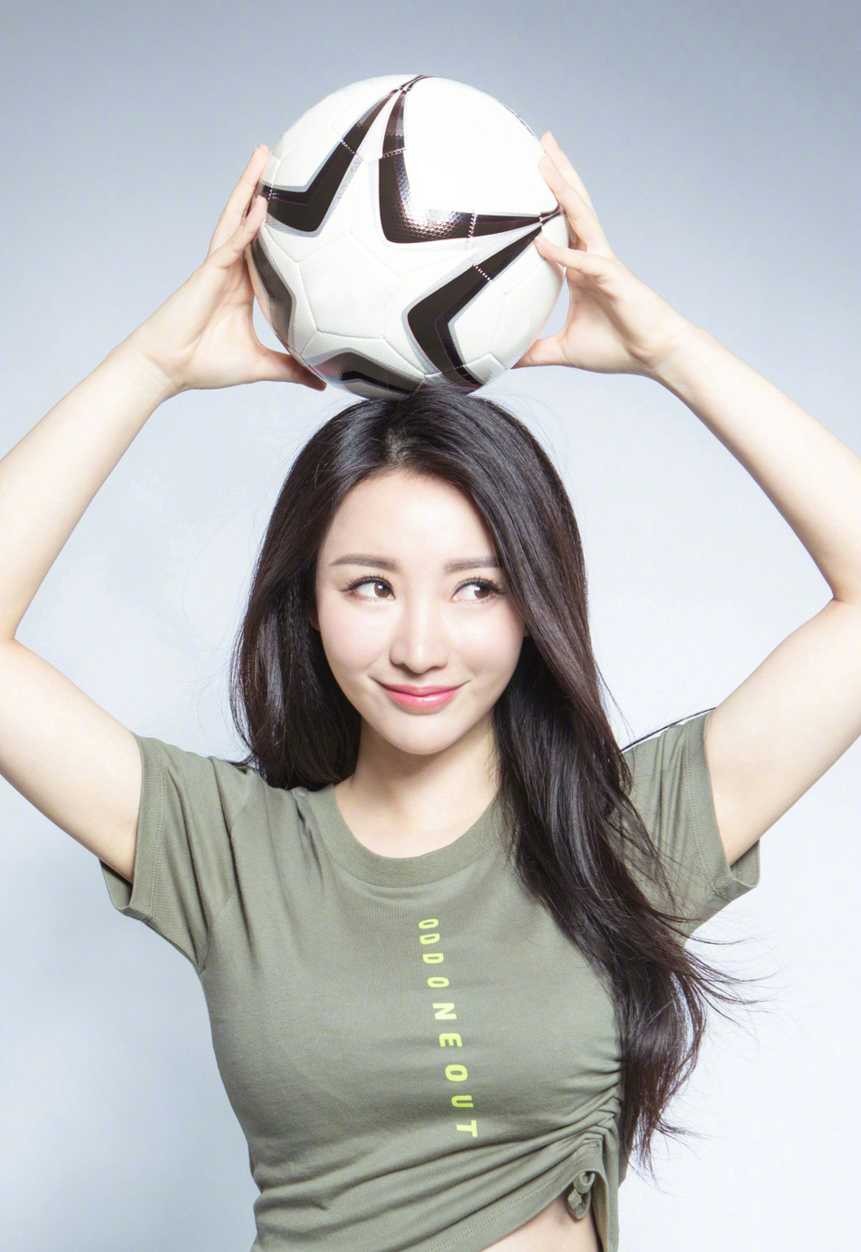 中国内地湖南衡阳女演员柳岩写真电脑桌面壁纸之网络美女图片