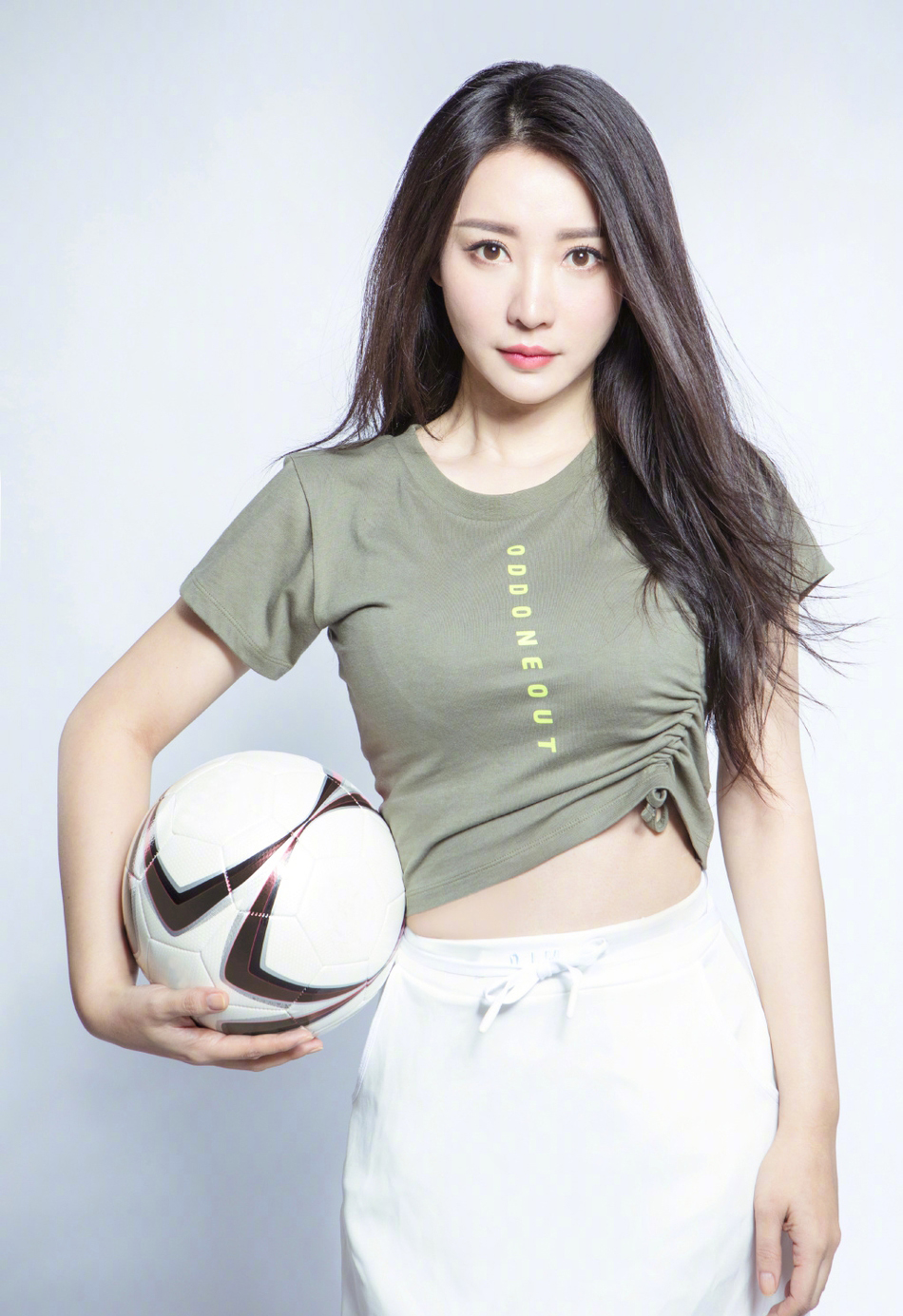 中国内地湖南衡阳女演员柳岩写真电脑桌面壁纸之网络美女图片