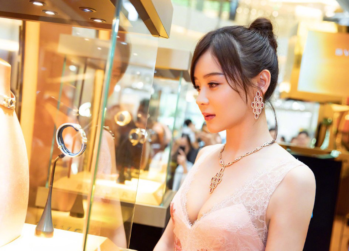 袁姗姗性感深V礼服活动照图片图片