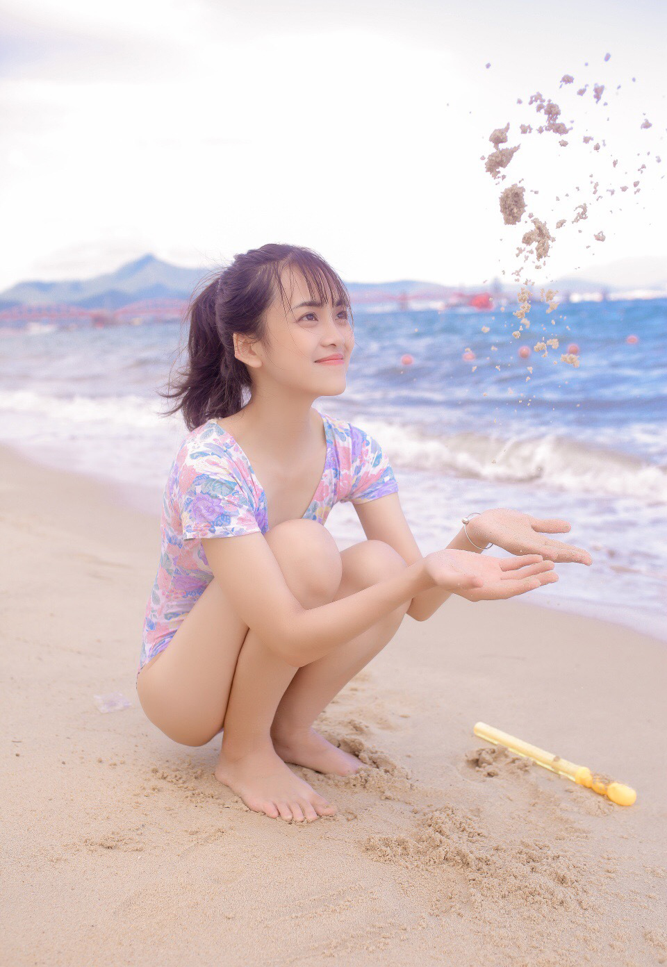 沙滩美女图片