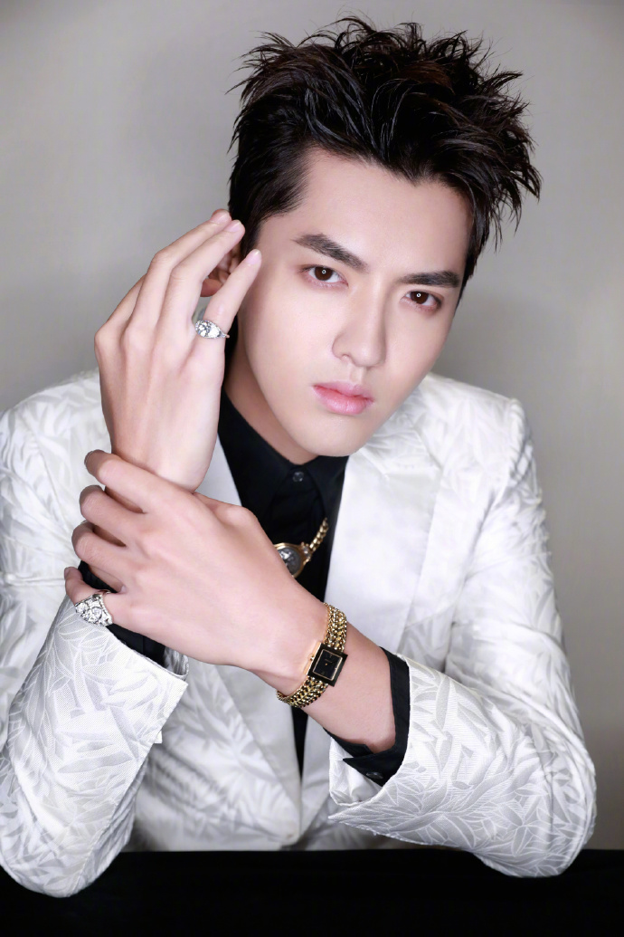 吴亦凡帅气图片 吴亦凡杂志封面写真图片