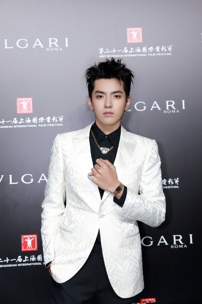 吴亦凡帅气图片 吴亦凡杂志封面写真图片