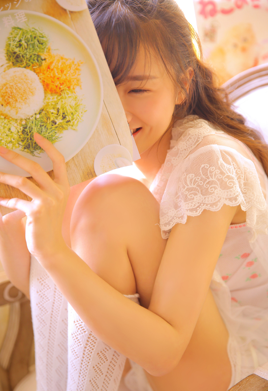 极品美女吊带短裤白丝袜诱惑写真图片