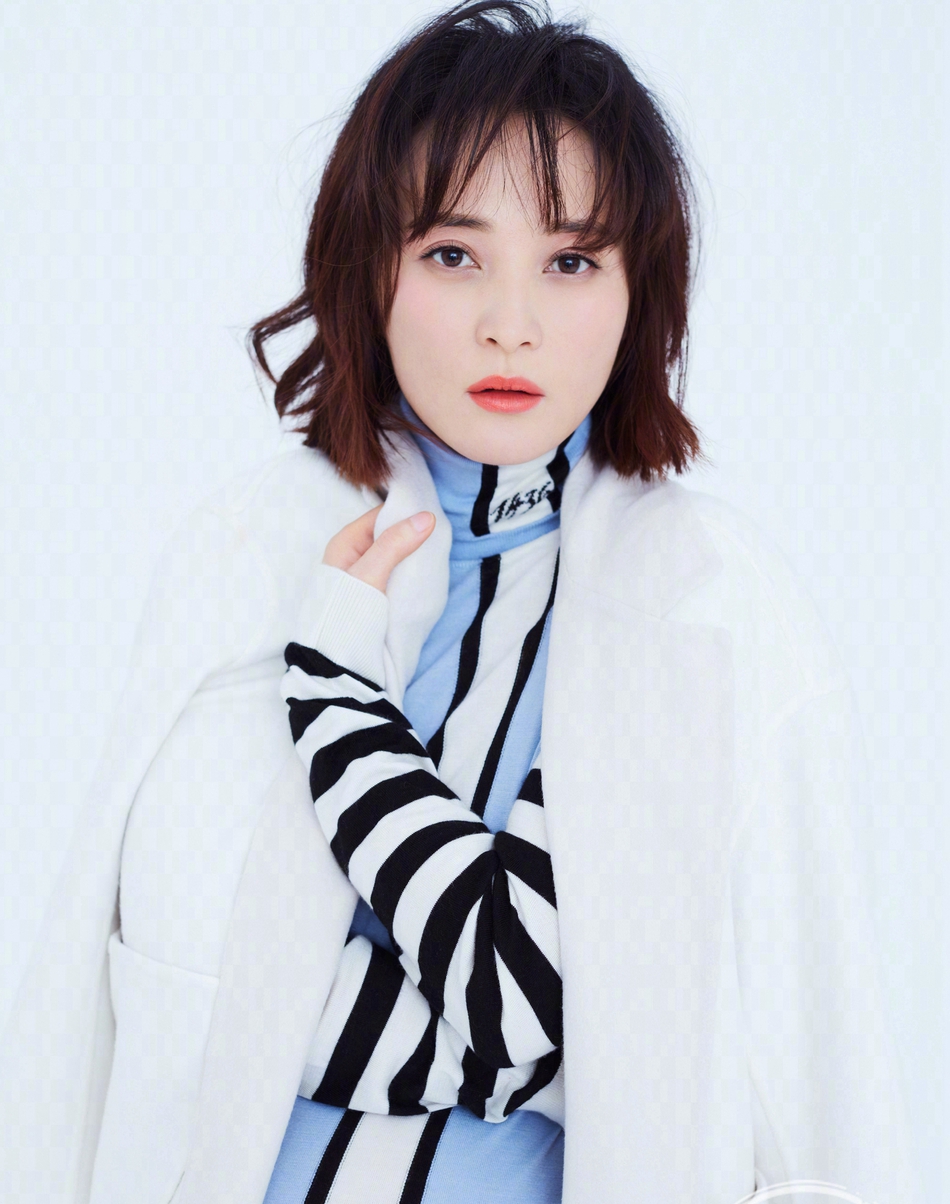 中国内地重庆市南岸女演员蒋勤勤最新性感写真深V低胸露背开叉长裙露美腿销魂姿势诱惑图集图片