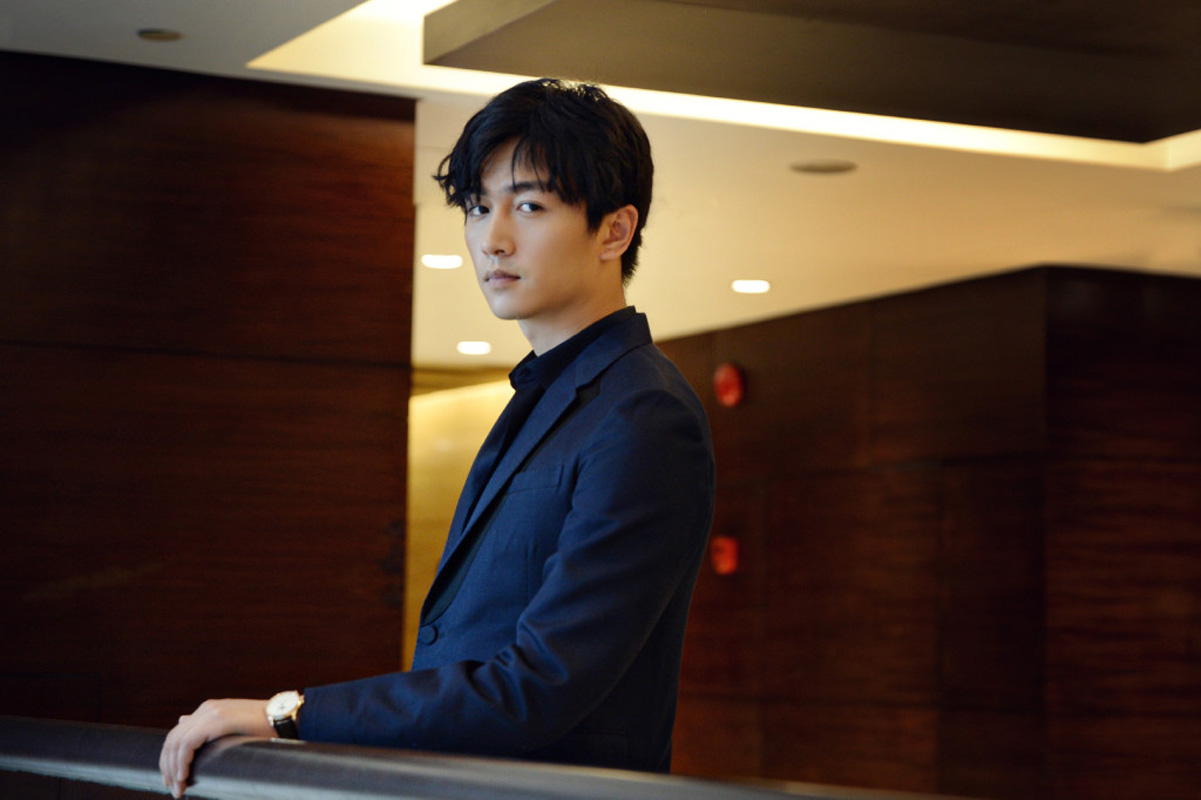 中国内地男演员陈晓秋冬儒雅写真贵族范儿十足图片