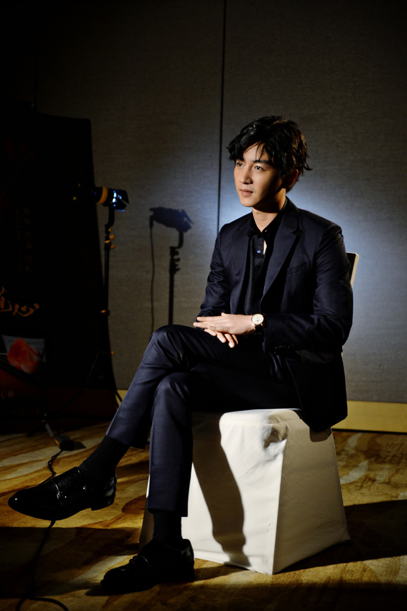 中国内地男演员陈晓秋冬儒雅写真贵族范儿十足图片