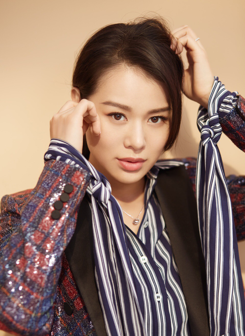 中国香港歌手女演员胡杏儿黑色正装干练优雅写真图片图片 中国香港歌手女演员胡杏儿黑色正装干练优雅写真图片图片