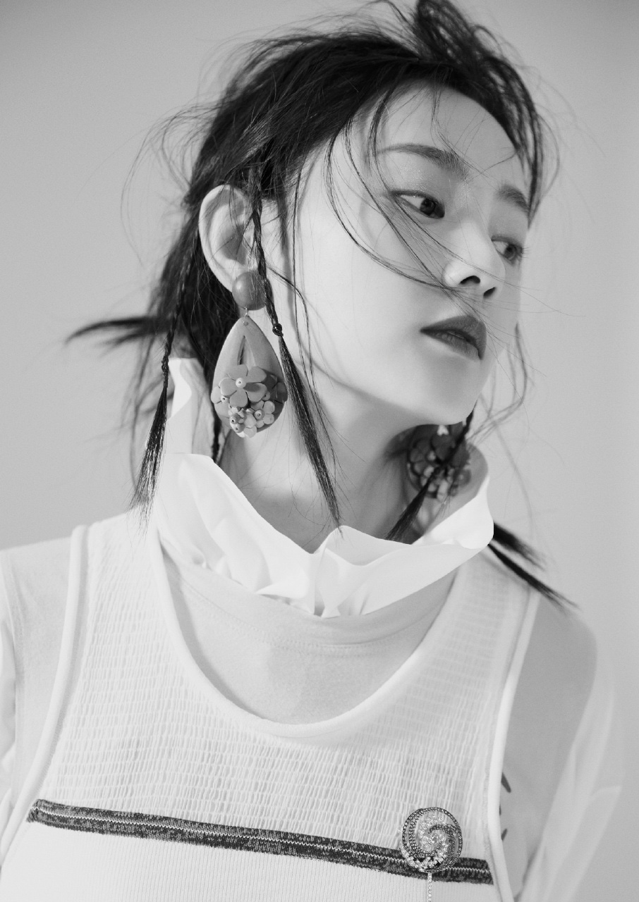 高清中国内地山东济南女演员李一桐Q清纯小公主白裙明星美女写真图片图片