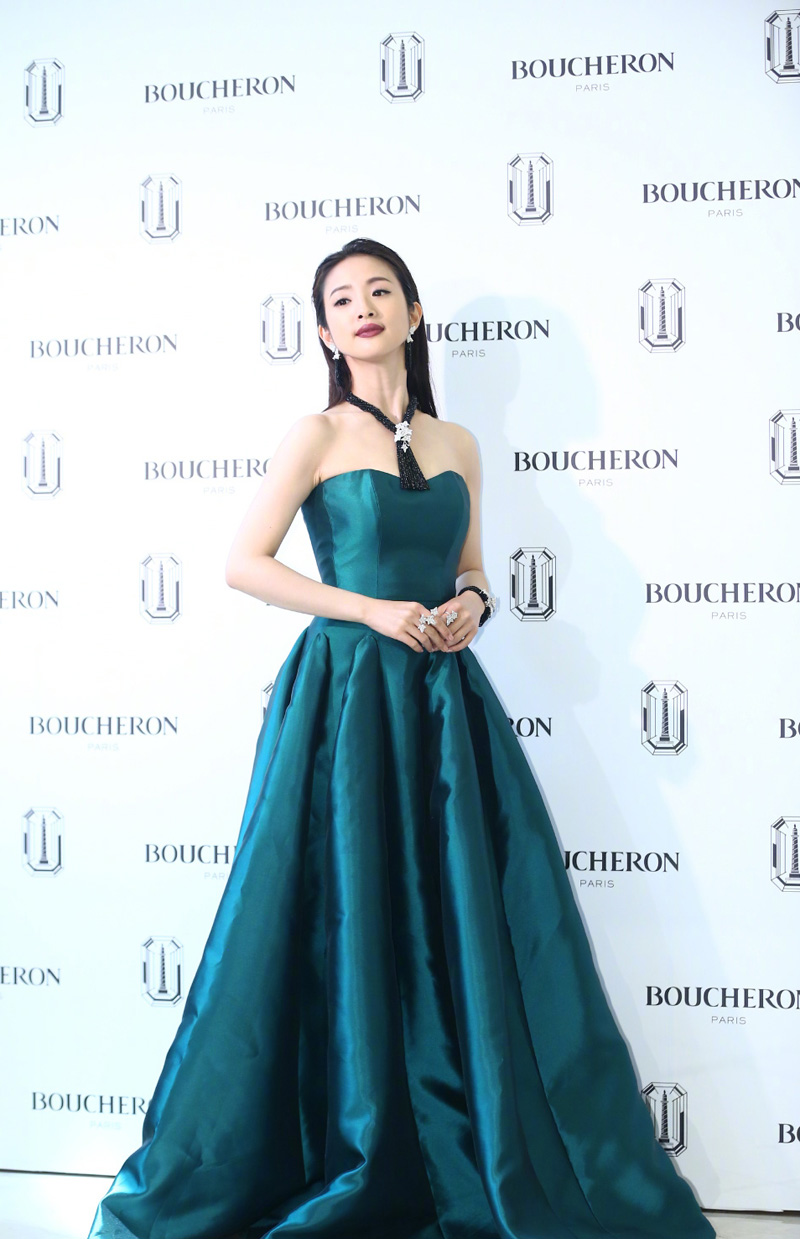 林依晨迷人微醺装时尚杂志写真图片
