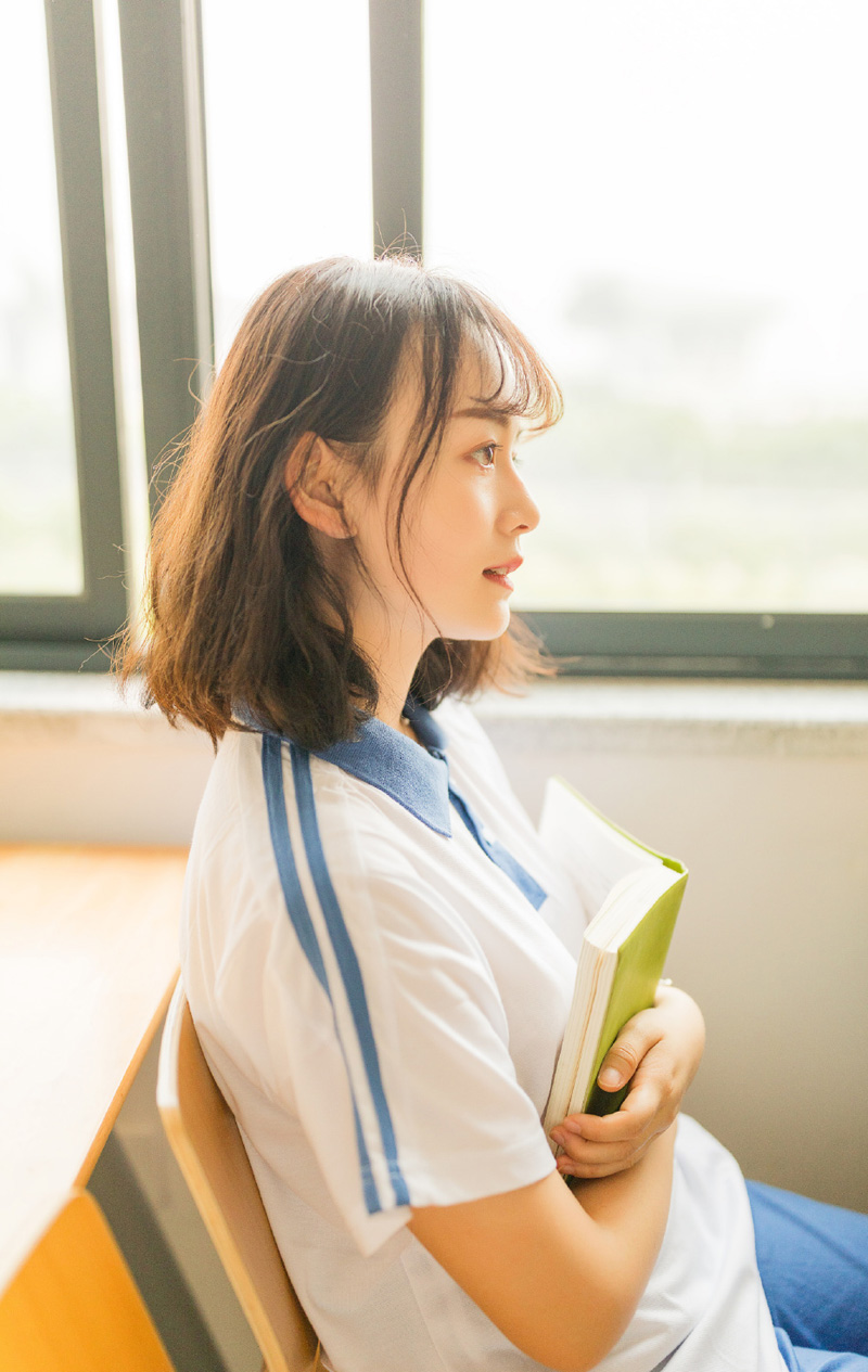 最漂亮校服美女清新养眼教室写真图片图片 最漂亮校服美女清新养眼教室写真图片图片