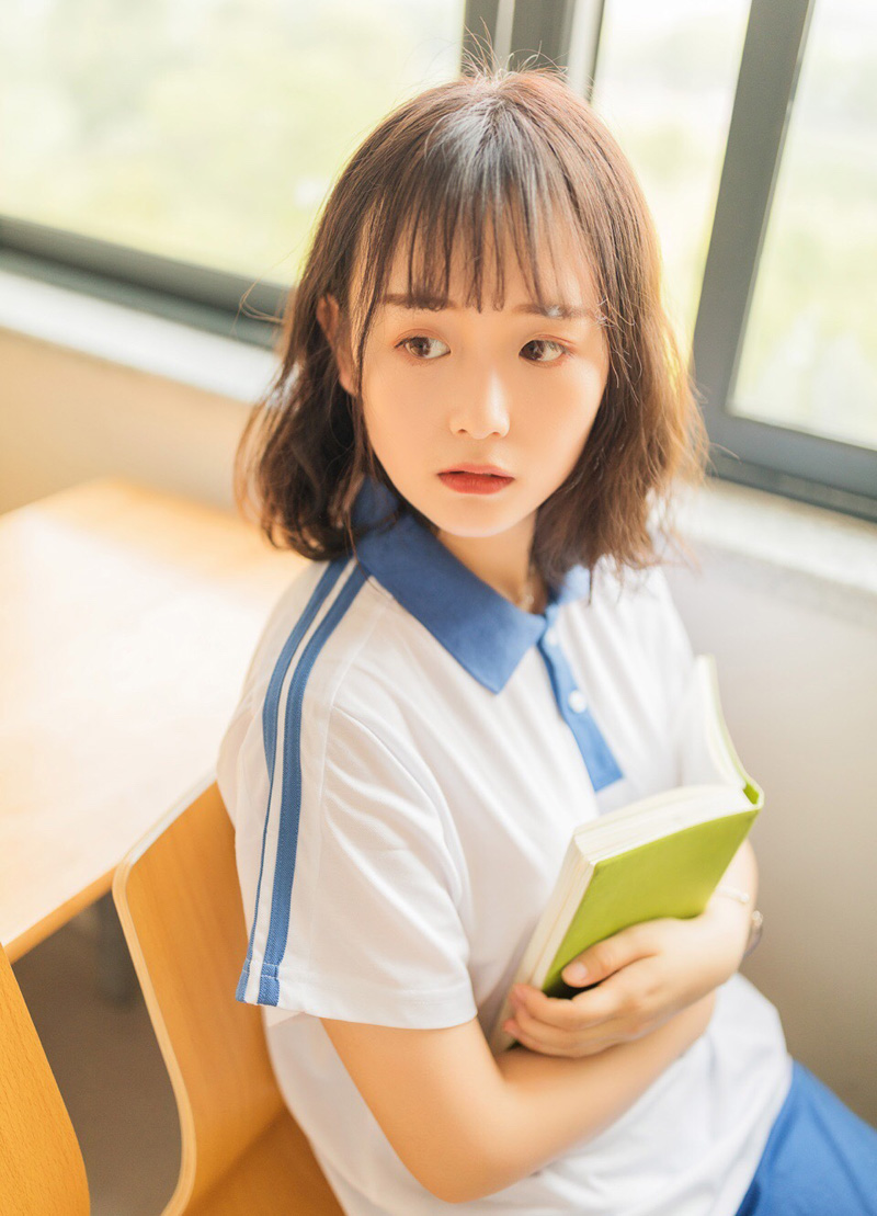 最漂亮萌妹教室美女美艳制服诱惑写真图片