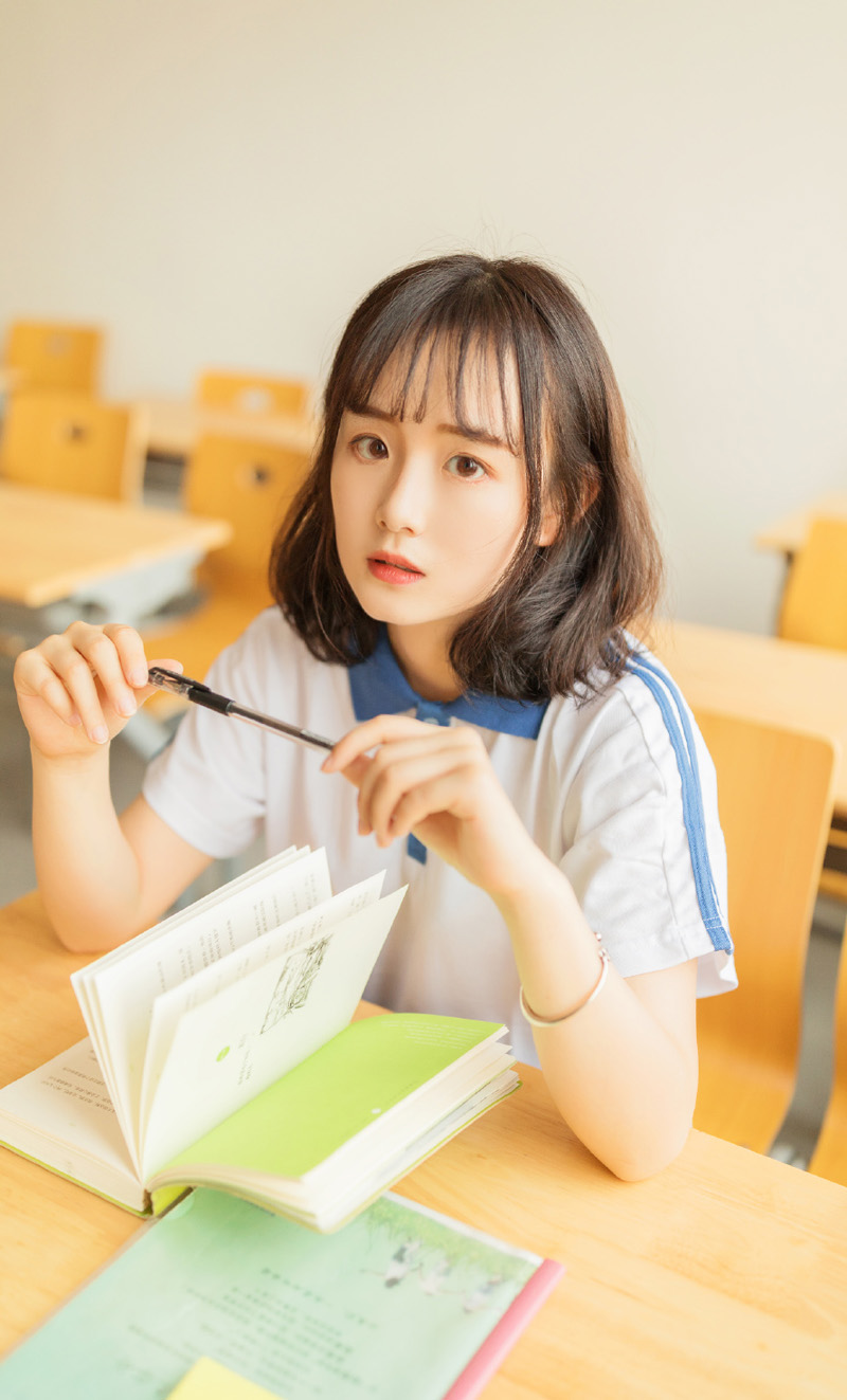 最漂亮校服美女清新养眼教室写真图片图片