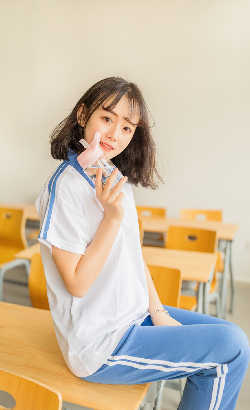 最漂亮美女郑秀妍条纹西装迷人校花壁纸图片图片