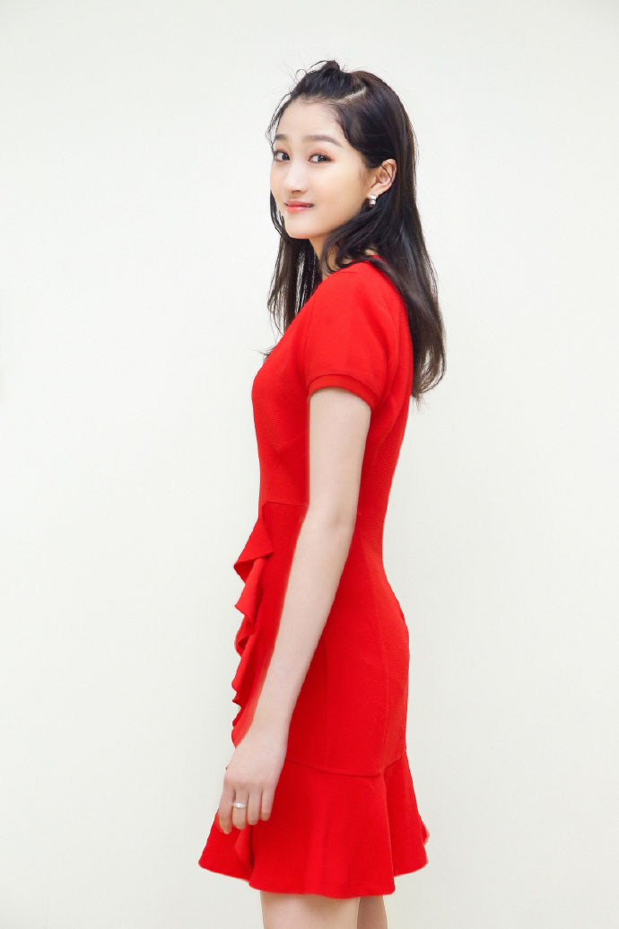 高清北京女演员关晓彤蕾丝半身裙性感图片图片