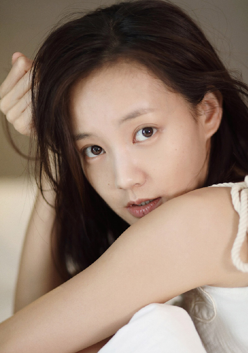 高清中国内地山东济南女演员李一桐Q清纯小公主白裙明星美女写真图片图片