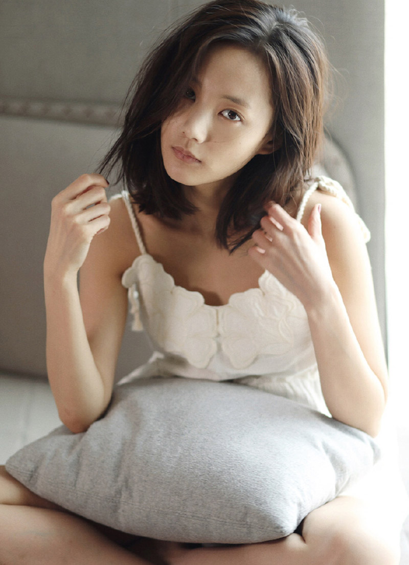 高清中国内地山东济南女演员李一桐Q清纯小公主白裙明星美女写真图片图片