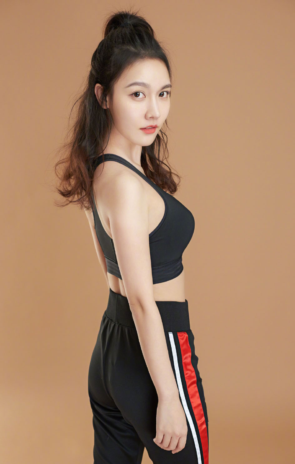 内地重庆渝中女演员孙骁骁甜美灵动时尚写真大片图片 内地重庆渝中女演员孙骁骁甜美灵动时尚写真大片图片